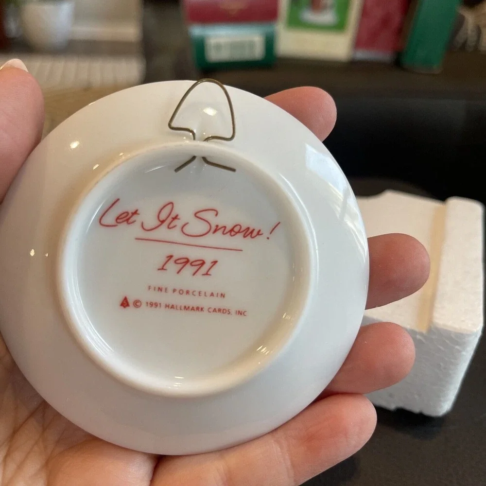 1991 Hallmark Ornament Collector's Porcelain Plate Let It Snow 5th in Series New